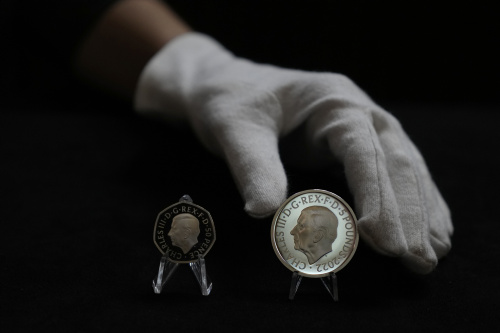 Uk, le prime immagini delle monete con il volto di re Carlo III – FOTOGALLERY