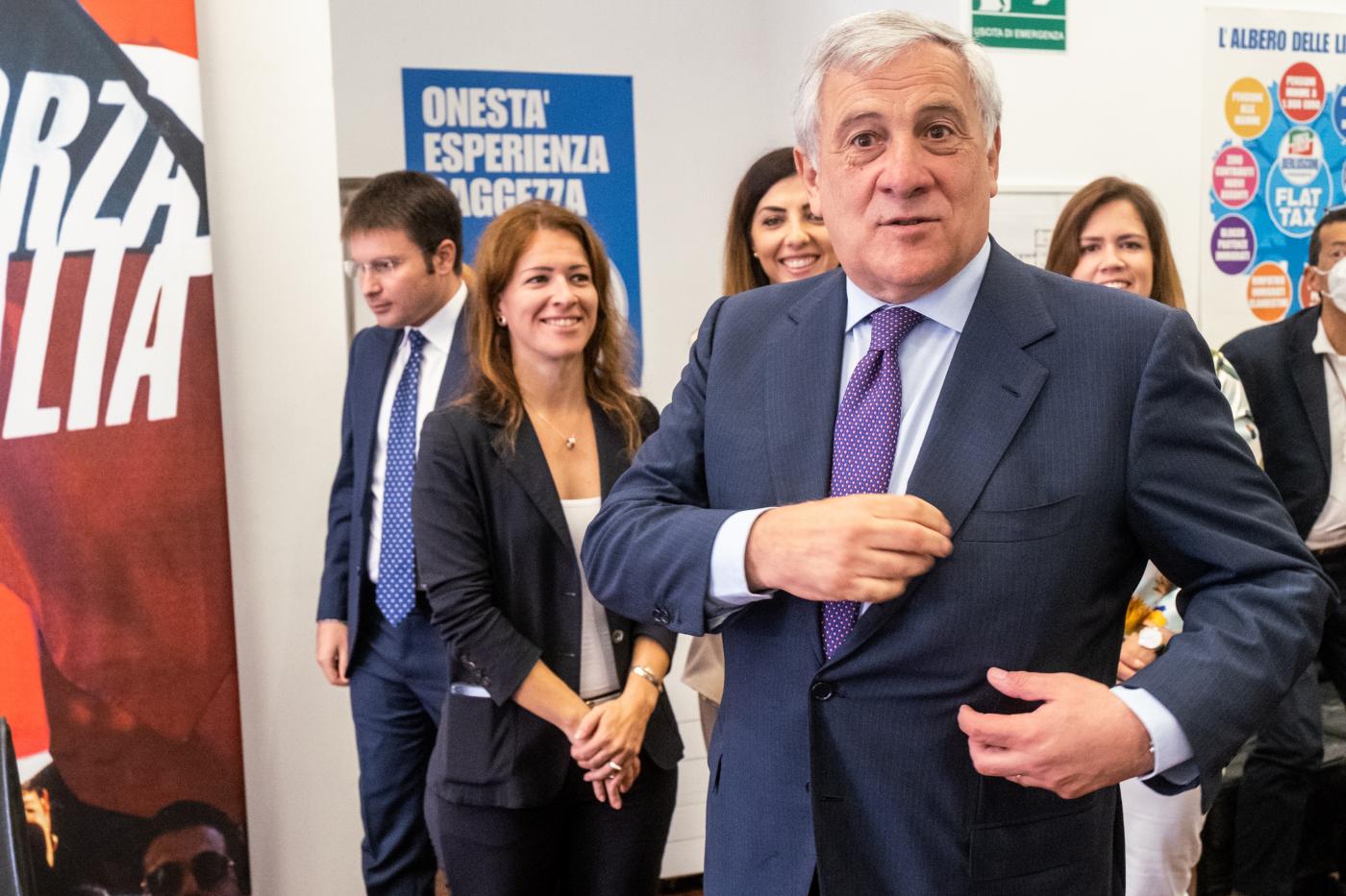 Governo, Tajani: “No veto su Salvini, noi pari con Lega”