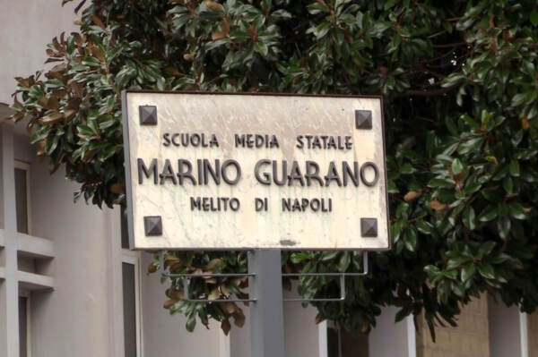 Napoli, professore ucciso a scuola a Melito