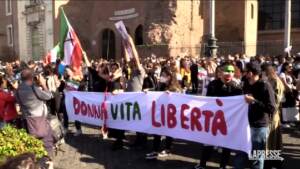 Amini, centinaia in piazza a Roma per le donne iraniane