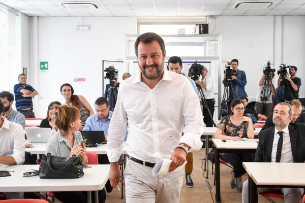 Matteo Salvini in conferenza stampa presso la sede della Lega di Via Bellerio