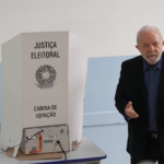 Brasile, Lula ai seggi per votare
