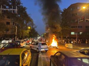 Manifestazioni a Teheran, scontri e vittime nella regione del Kurdistan
