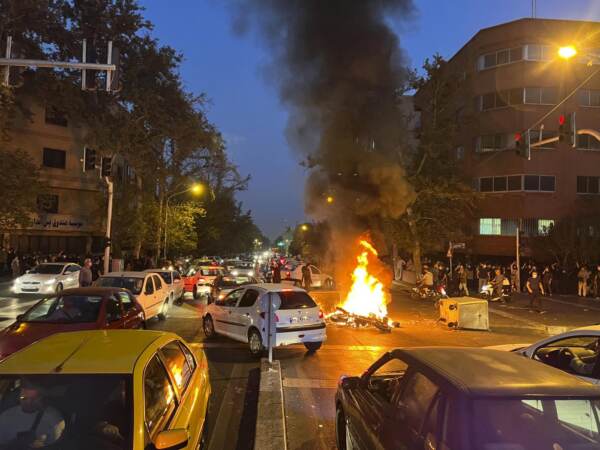 Manifestazioni a Teheran, scontri e vittime nella regione del Kurdistan