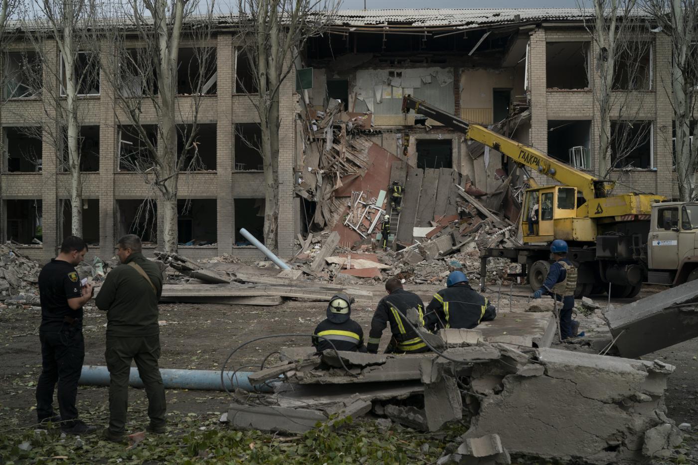 Ucraina, governatore Sumy: “Attacchi russi su case e scuola”