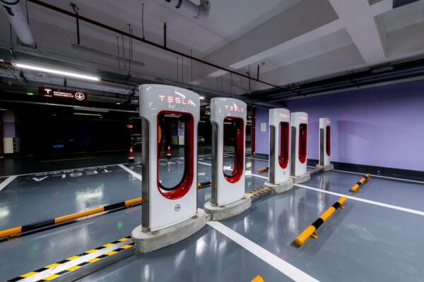 La piu' grande stazione di ricarica auto elettriche al mondo e' a Shanghai