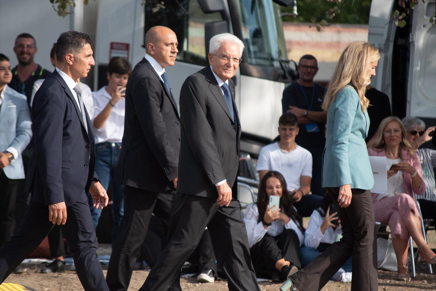 Assisi, Mattarella: “Non arrendiamoci a guerra”