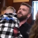 Turchia, i comandanti di Azov riabbracciano mogli e figli insieme a Olenska Zelenska