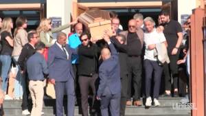 Prof ucciso, i funerali a Mugnano: “Una borsa di studio in memoria di Marcello”