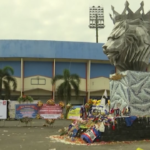 Strage Indonesia, persone in lutto davanti al memoriale