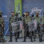 India, 4 writer “fermati non arrestati”