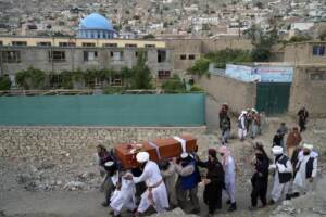 Afghanistan: lutto per le vittime di un attentato alla moschea a Kabul