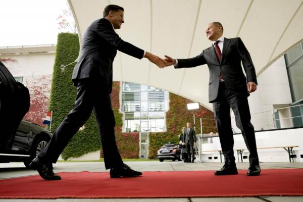 Olaf Scholz riceve Mark Rutte a Berlino