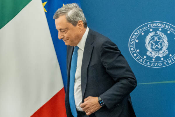 Pnrr, Meloni attacca: “Ritardi difficili” ma Draghi replica: “No rallentamenti”