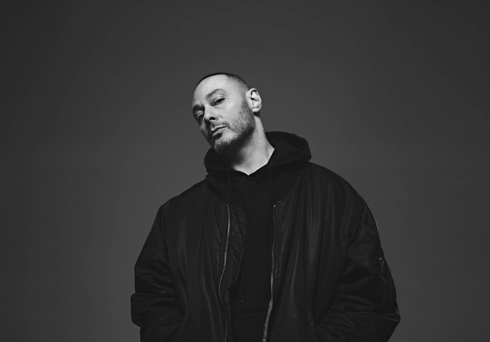 Fabri Fibra, online il video di Caos Fabri Fibra, online il video di Caos