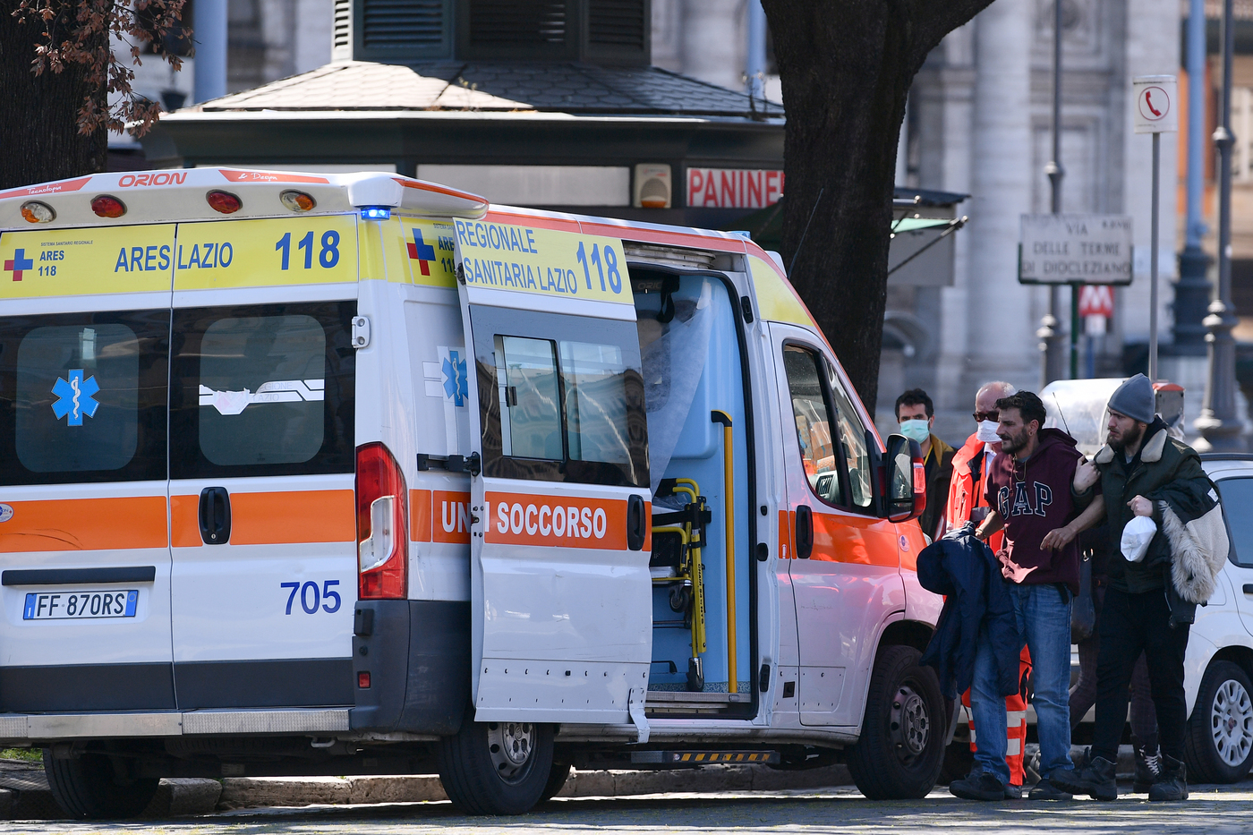 Napoli, malore a scuola: muore bambino di 8 anni Napoli, malore a scuola: muore bambino di 8 anni