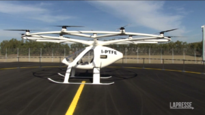 First flying cab takes off at Fiumicino, De Vincenti: “First stop Termini station”