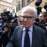 Pd, Zanda: “Scioglimento è delitto politico”