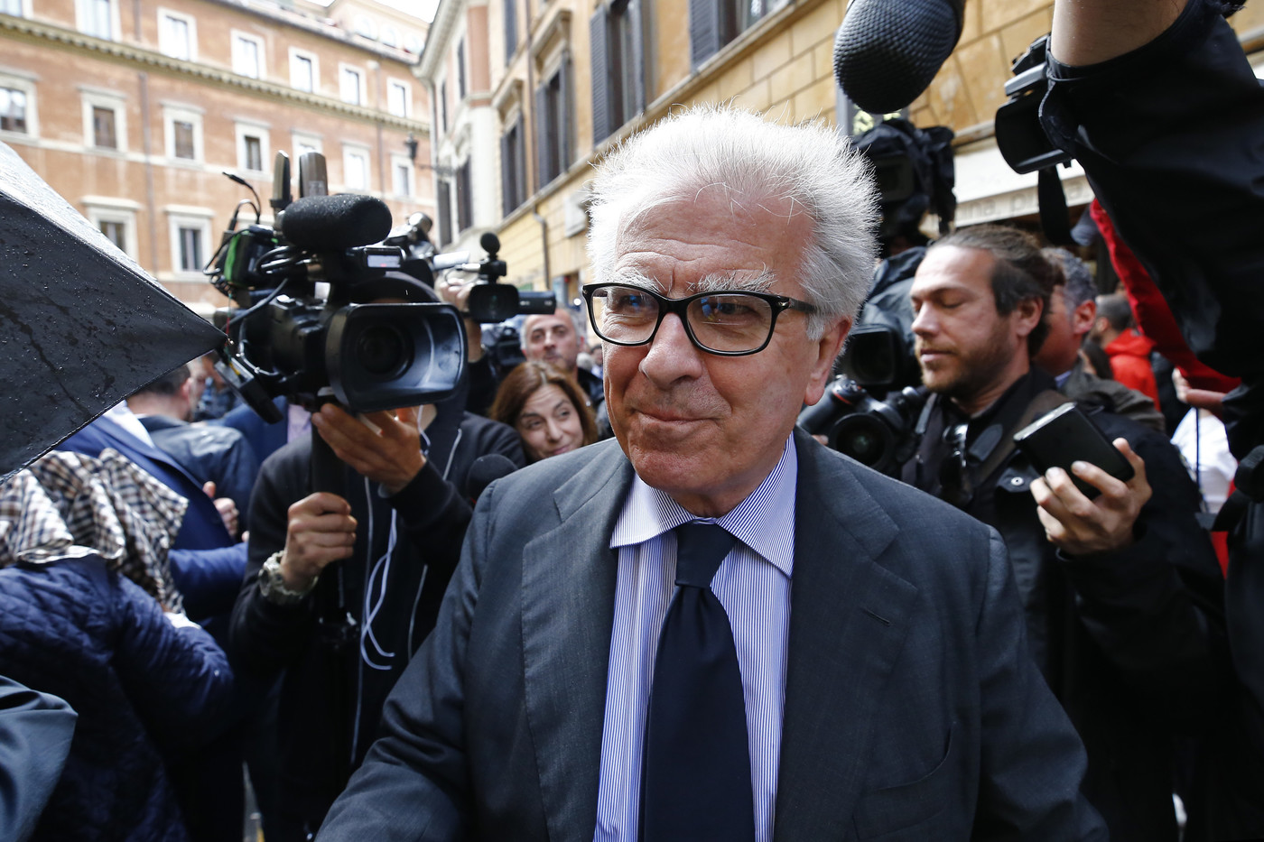 Pd, Zanda: “Scioglimento è delitto politico”