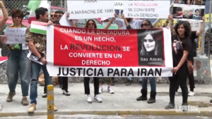 Iran, proteste in Ecuador per la morte di Mahsa Amini