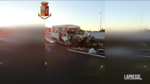 Trieste, furgone tampona camion sulla A4: 6 morti