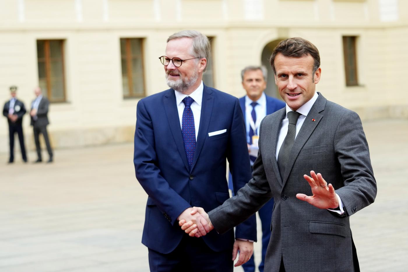 Governo, Macron: “Piena fiducia in Mattarella su esecutivo” Governo, Macron: “Piena fiducia in Mattarella su esecutivo”