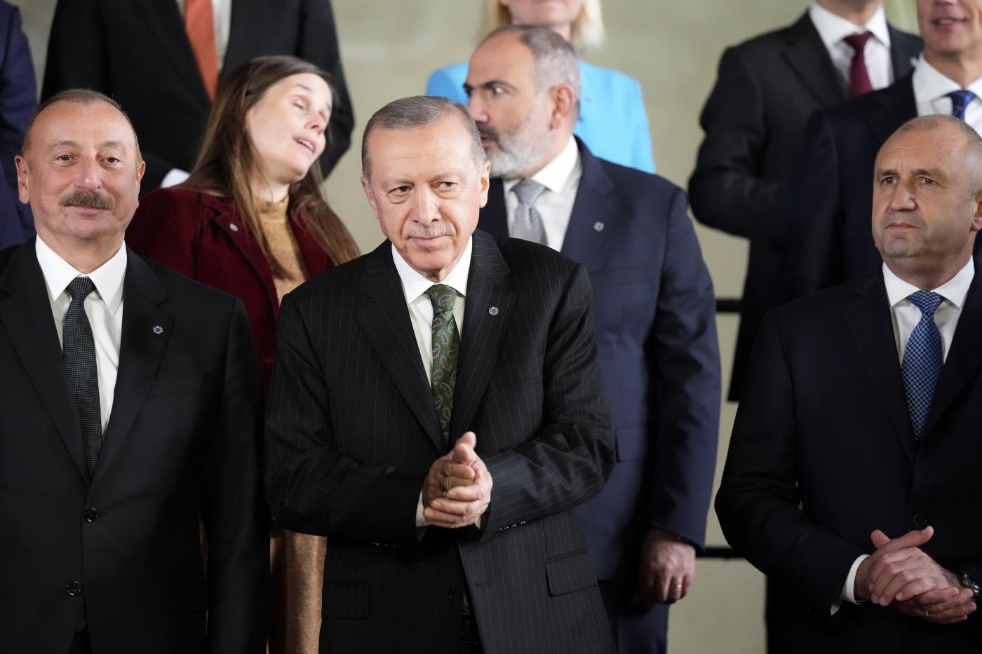 Ucraina, Erdogan sente Putin: “Lo vedrò presto” Ucraina, Erdogan sente Putin: “Lo vedrò presto”