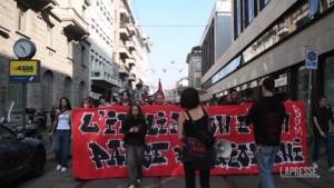 Milano, corteo studentesco contro alternanza scuola-lavoro