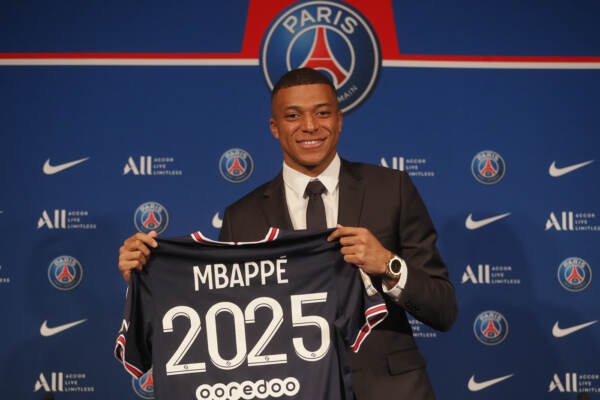 Mbappé devient le footballeur le mieux payé au monde, selon Forbes