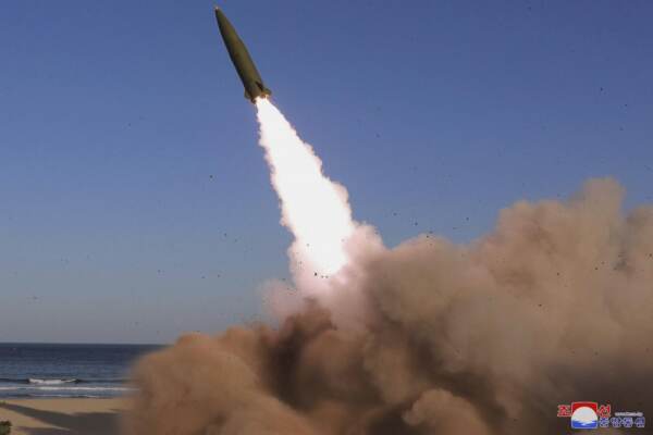 Corea del Nord, Kim testa un nuovo missile nucleare tattico