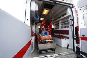 Roma, consegna nuove ambulanze della Croce Rossa al sistema sanitario ucraino