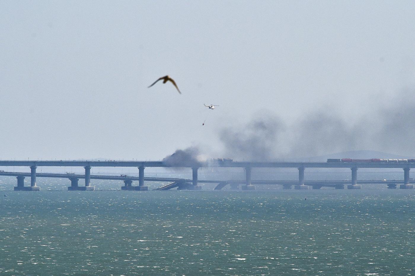 Ucraina, esplosione su ponte Crimea: scambio di accuse