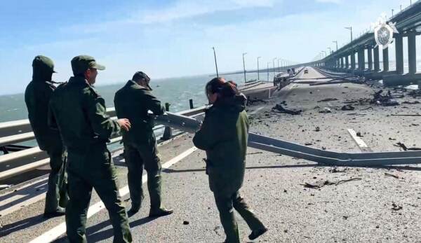 Ucraina, incendio sul ponte fra la Crimea e la Russia