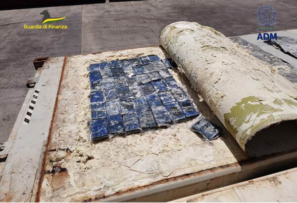 Catania, sequestrati 110kg di cocaina