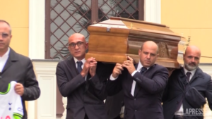 A Napoli i funerali di Ventrone, in chiesa anche Conte e Ferrara