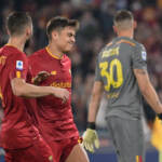 Roma-Lecce 2-1, decide Dybala su rigore ma si infortuna