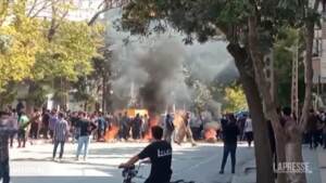 Iran, ancora proteste in tutto il Paese: almeno 2 persone sono state uccise
