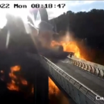 Ucraina, esplode ponte pedonale a Kiev, le immagini impressionanti