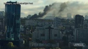 Ucraina, raid russi su Kiev: gli edifici della capitale in fumo