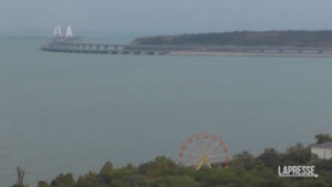 Ucraina, riaperto ponte di Crimea: code verso la Russia
