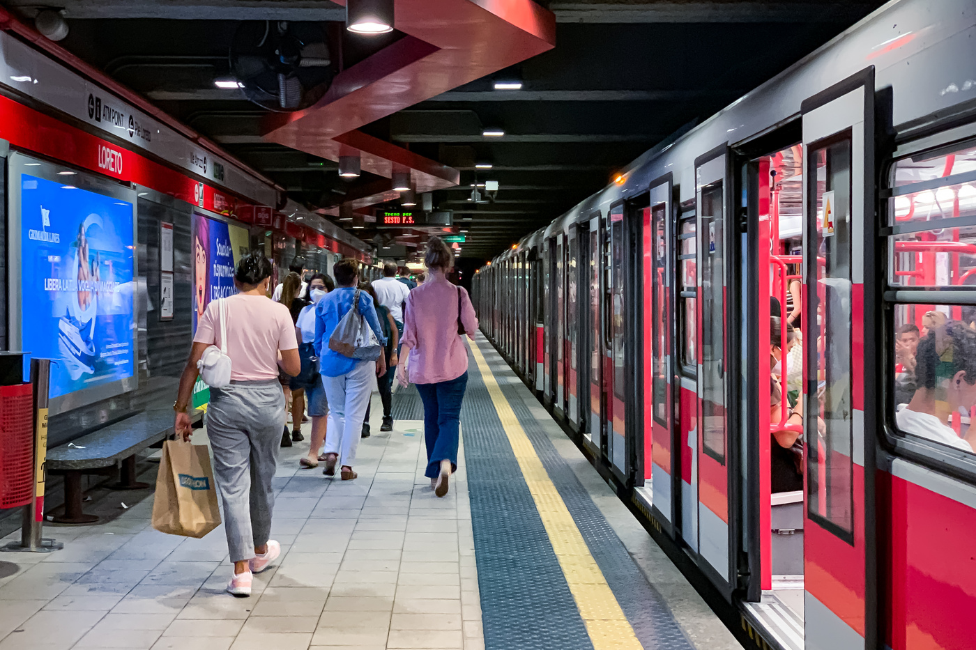 Milano, sciopero Atm: si ferma la metro, attese e disagi Milano, sciopero Atm: si ferma la metro, attese e disagi