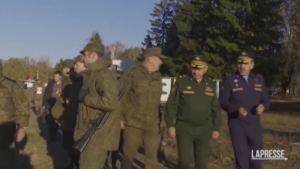 Russia, Shoigu visita un campo d’addestramento