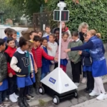 Milano, IPA2X: robot che aiuta i bambini ad attraversare la strada