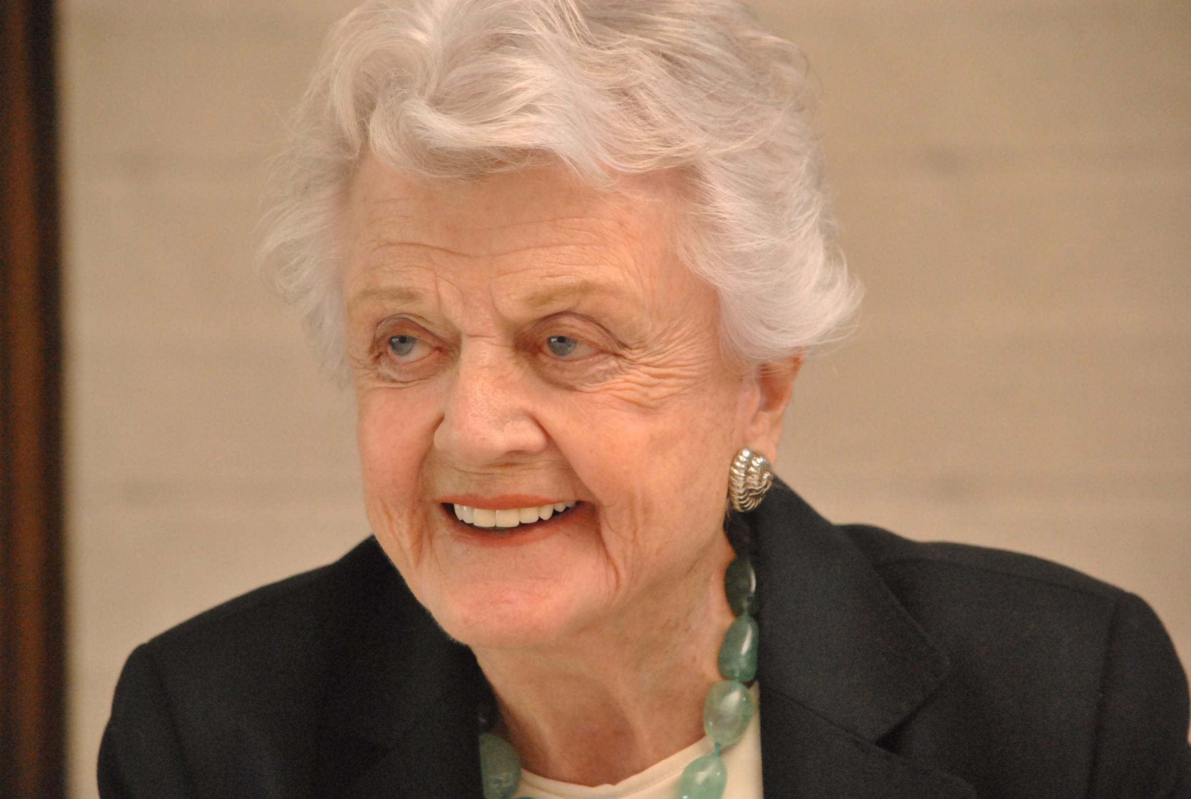 Angela Lansbury, morta a 96 anni “La signora in giallo”