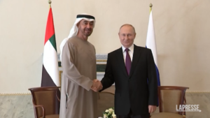 Russia, Putin incontra il presidente degli Emirati Arabi a San Pietroburgo