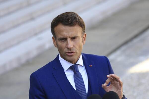 Parigi, il presidente Macron riceve il primo ministro polacco Mateusz Morawiecki