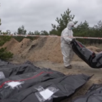 Ucraina, riesumati corpi da fossa comune nel Donetsk