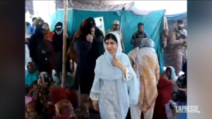 Pakistan, Malala in visita nelle zone colpite dalle inondazioni