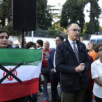 Iran, sit-in del Pd davanti all’ambasciata