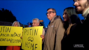 Ucraina, Calenda in piazza a Roma: “Su manifestazioni Letta confuso”